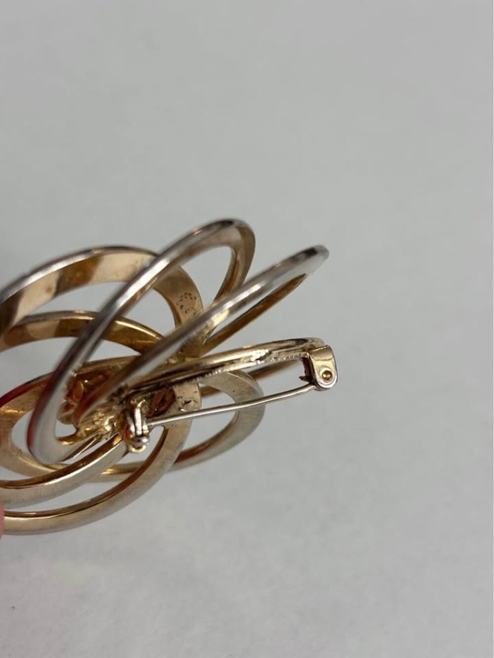 Vintage Gold Metal Interlocking Circle Brooch - Picture 3 of 7